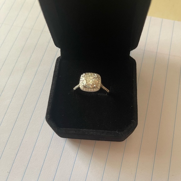 Brand new 2 carat Moissanite Sterling silver ring Size 7 - Picture 7 of 7